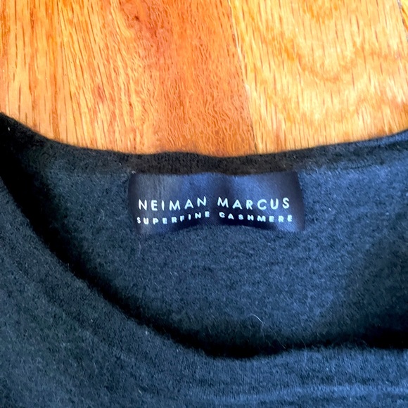 Neiman Marcus 100% Cashmere Sweater, Size XS - Picture 4 of 6